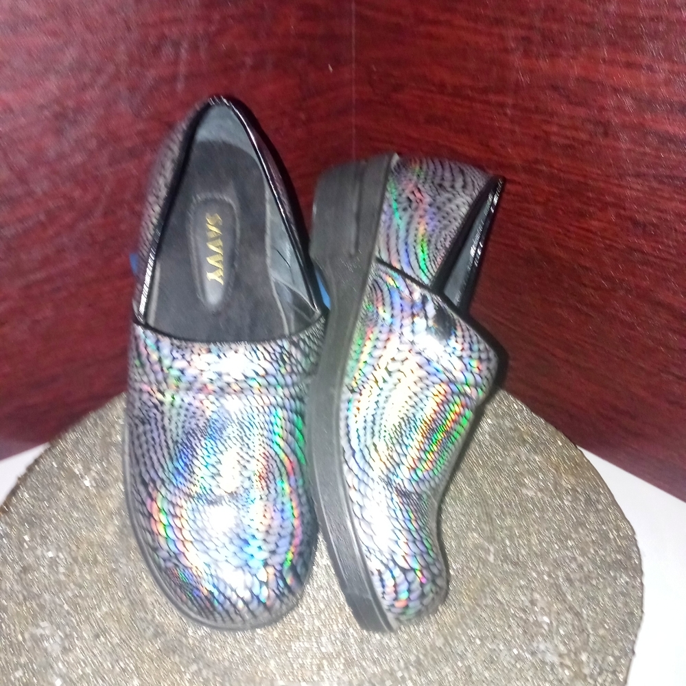 Savvy nursing shoes